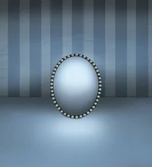 Fototapete Surrealismus Kleiner Spiegel mit Vintage-Rahmen verziert mit Perlen auf einem Boden und mit gestreiftem Wandhintergrund