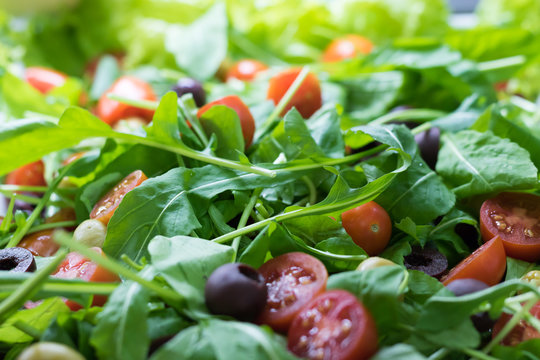 rucula olive with tomato