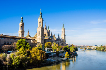 Fototapeta premium Basílica de Nuestra Señora del Pilar de Zaragoza