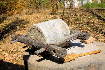 Ancient Chinese tools used for grinding wheat