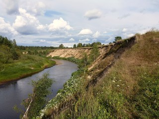 Обрывистый берег реки Люнды в республике Марий Эл © fengmolong