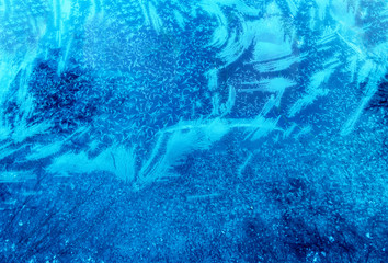 Fototapeta premium frozen glass of a car on a winter day