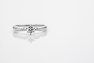 ダイヤモンドの婚約指輪