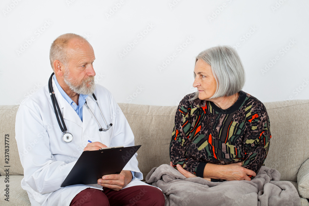 Wall mural  Doctor and female patient