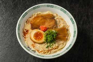 とんこつラーメン　 tonkotsu pork ramen Japanese food
