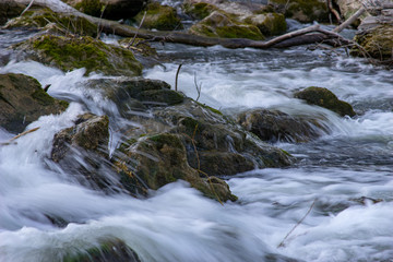 Stromschnelle fliessend