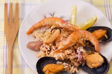 Tasty seafood dish – Paella a la marinera