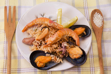 Tasty seafood dish – Paella a la marinera