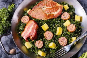delicious kale Pan with pinkel and kassler