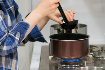 キッチンでの調理