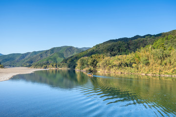 四万十川の流れ（高瀬沈下橋上流）