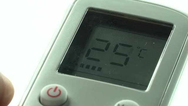 Press power button of remote control of air conditioner, default of temperature is 25 Celsius 