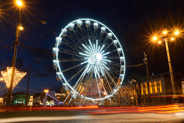 Fototapeta na wymiar Ferris wheel in the evening at the Christmas market in Poznan.
