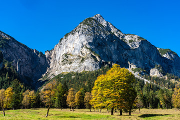 Fototapeta na wymiar Österreich - Tirol - Herbst im Großen Ahornboden