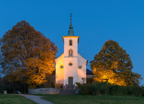 Deutschland, Baden-W&uuml;rttemberg, Kraichgau, Bruchsal-Untergrombach, Michaelskapelle barocke Wallfahrtskirche auf dem Michaelsberg Westrand des Kraichgauer H&uuml;gellandes.