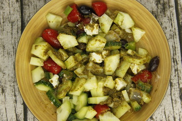 Salade de légumes au pesto