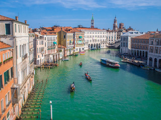 イタリアのベニスの街並みとカナル川