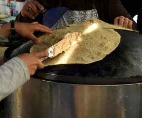 Zubereitung von Manakish -dem leckeren libanesischen Fladenbrot