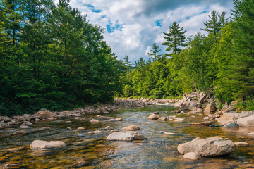 Fototapeta na wymiar The Swift River, along the Kancamagus Highway in White Mountain National Forest, New Hampshire