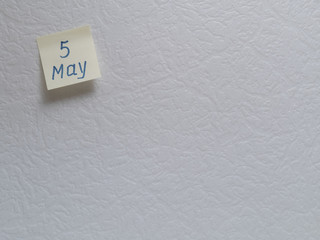 May 5, calendar date sticky note