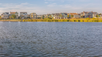 Obraz premium Stunning view along the peaceful Oquirrh Lake