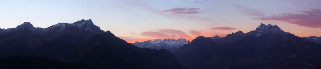 Fototapeta na wymiar Sunrise In The Mountains