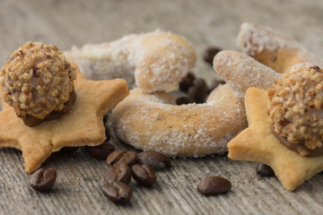 vanilla-flavored crescent cookies