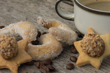 vanilla-flavored crescent cookies