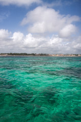 Obraz premium MAR CARIBE Y COSTA EN EL HORIZONTE