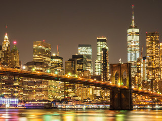 Fototapeta na wymiar ニューヨーク　ブルックリン・ブリッジとマンハッタンの摩天楼