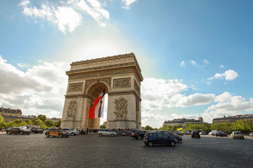 Fototapeta na wymiar The arc de triomphe de l'Étoile in Paris