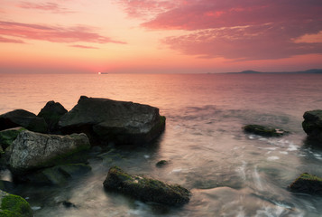 Fototapeta premium Sea sunrise, near the rocks