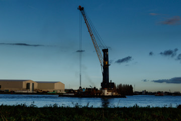 Fototapeta premium cranes in the river meuse