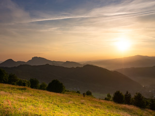 Obraz premium Trzy Korony Massif at Sunset. Pieniny Mountains in summer. View from Jarmutka Mount.