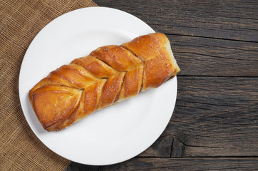 Wicker bun with cinnamon and sugar in plate