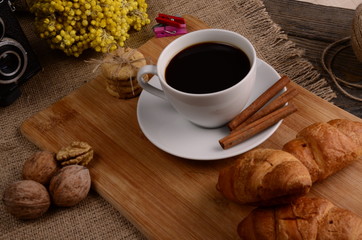 Kahve , kuruvasan, kurabiye