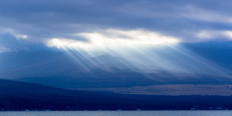 山中湖畔の雲と光芒