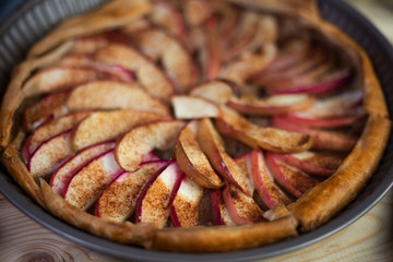 Tart with apples