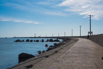 Obraz premium Morze i nasyp