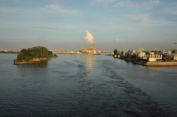 Fototapeta na wymiar Hafen von St. Petersburg