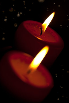 Zwei Rote Kerzen