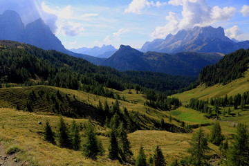 Fototapeta na wymiar Paesaggio alpino visto dall' Alta Via numero 1 - Dolomiti - Italia
