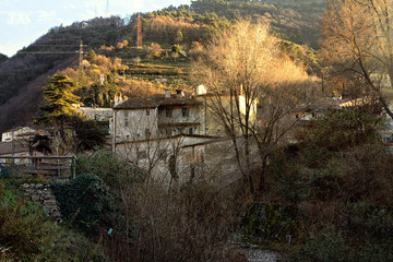 Casa in montagna circondata dalla natura