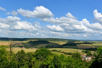 Fototapeta na wymiar Paysage de la Nièvre en Bourgogne Franche Comté