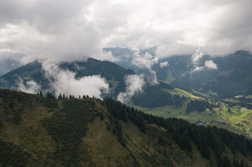 wolkenlandschaft über dem kleinwalsertal