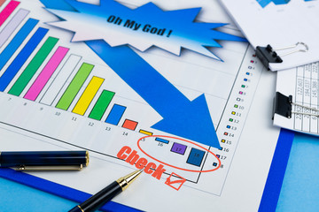 グラフ　ビジネス　イメージ　会議資料　打ち合わせ　ミーティング