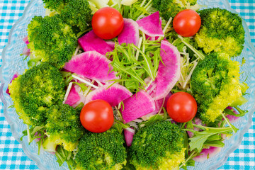 ブロッコリーと紅芯大根と水菜のサラダ