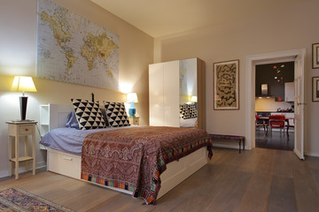 salle chambre appartement ancien rénové haut plafond
