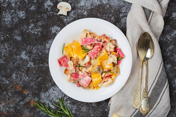 colored papardelle with chicken, bacon and mushrooms