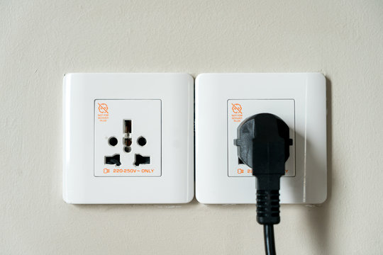 Universal electricity sockets & plug